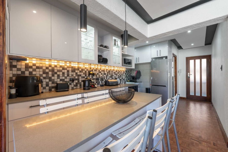 1 Bedroom Property for Sale in Sea Point Western Cape